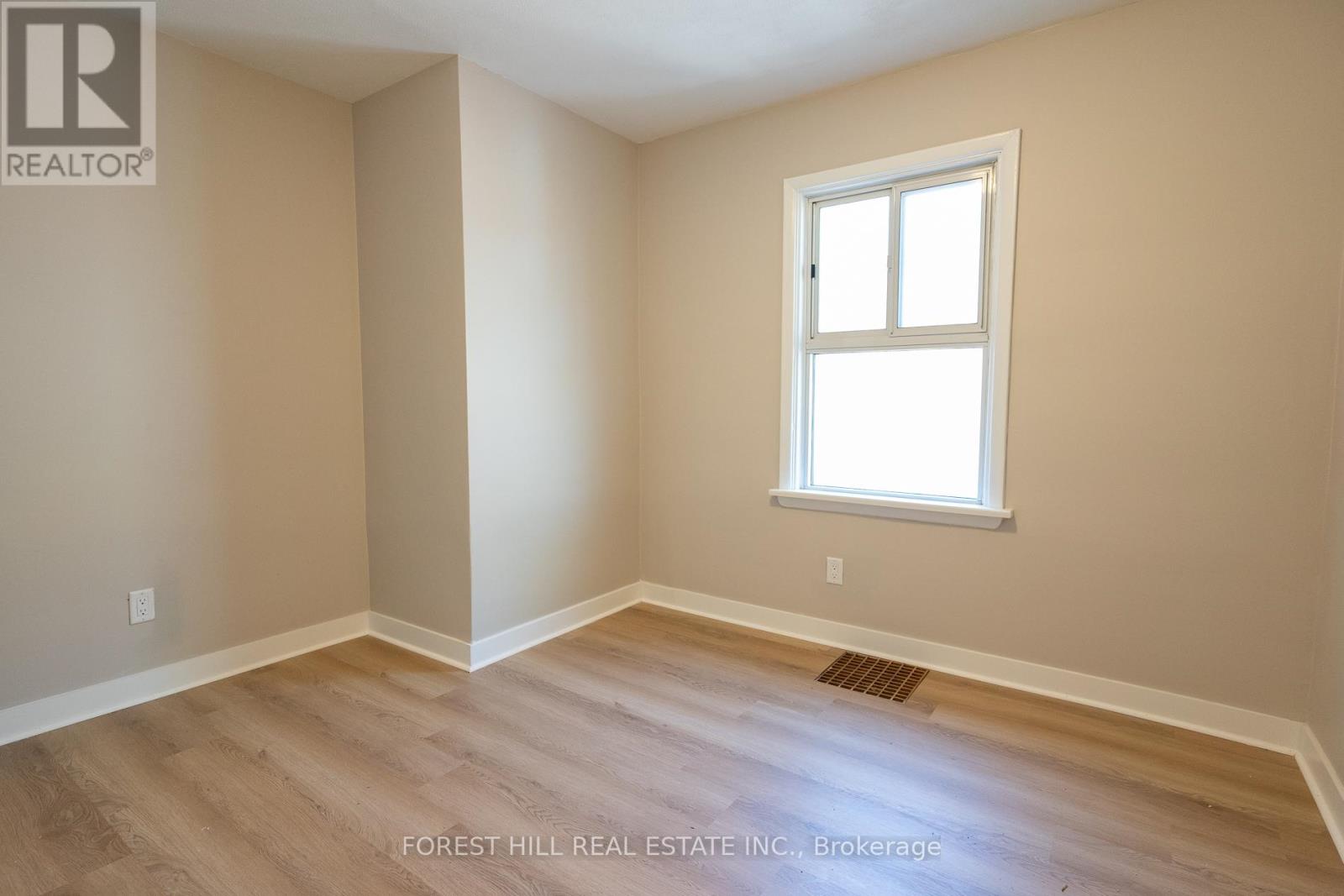 Main Flr - 28 Paula Boulevard, Toronto, Ontario  M8W 4B6 - Photo 24 - W12657354
