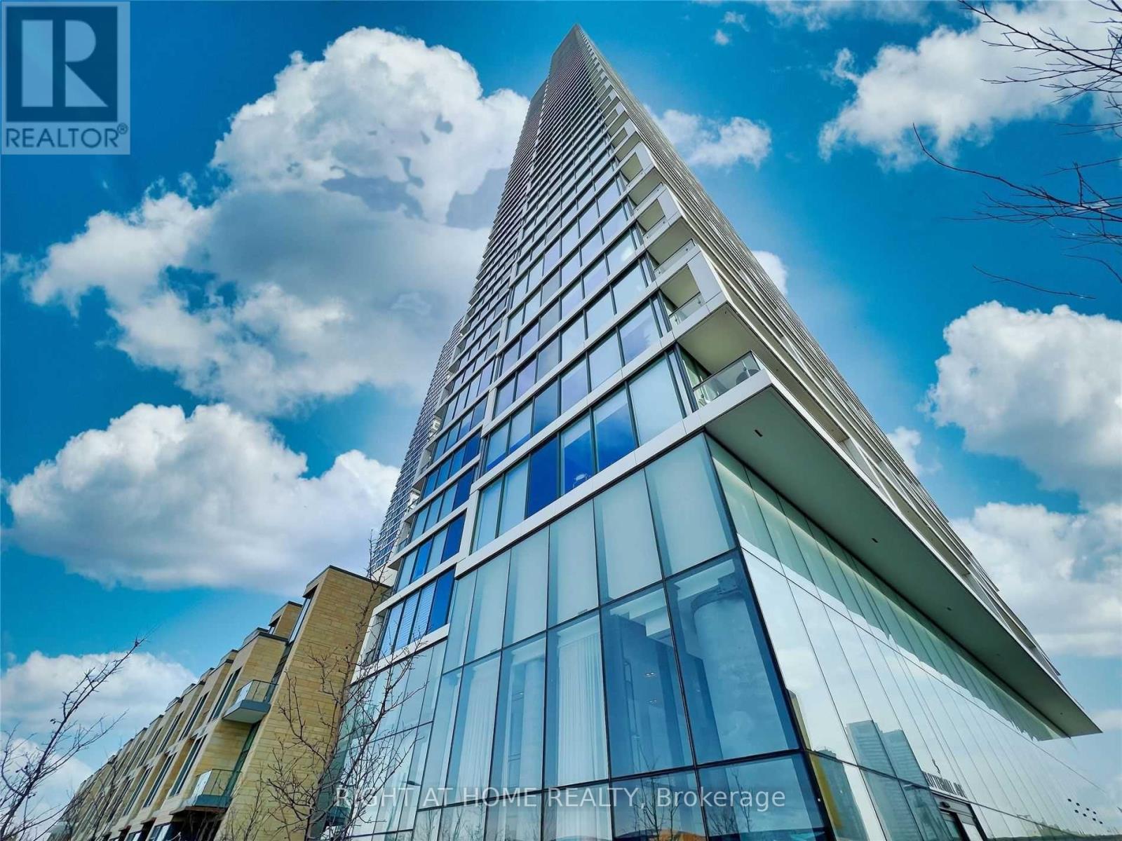 4905 - 5 BUTTERMILL AVENUE, Vaughan, Ontario