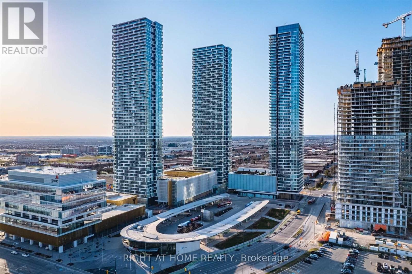 4905 - 5 Buttermill Avenue, Vaughan, Ontario  L4K 0T5 - Photo 35 - N12657576