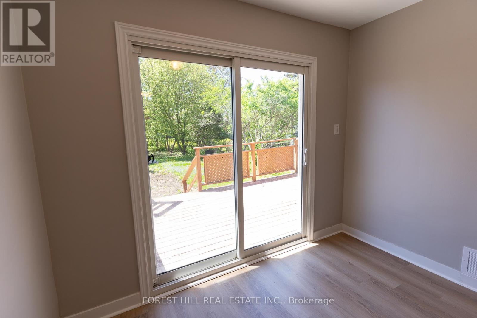 Main Flr - 28 Paula Boulevard, Toronto, Ontario  M8W 4B6 - Photo 7 - W12657354