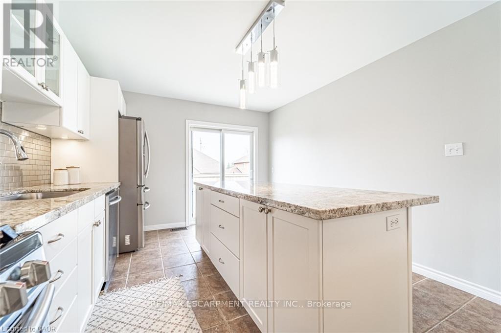 1 - 12 Shadetree Crescent, Hamilton, Ontario  L8J 3X2 - Photo 8 - X12657598