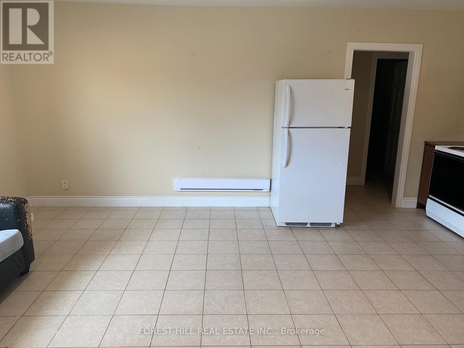 3 - 3430 Lakeshore Boulevard W, Toronto, Ontario  M8W 1N3 - Photo 3 - W12657360