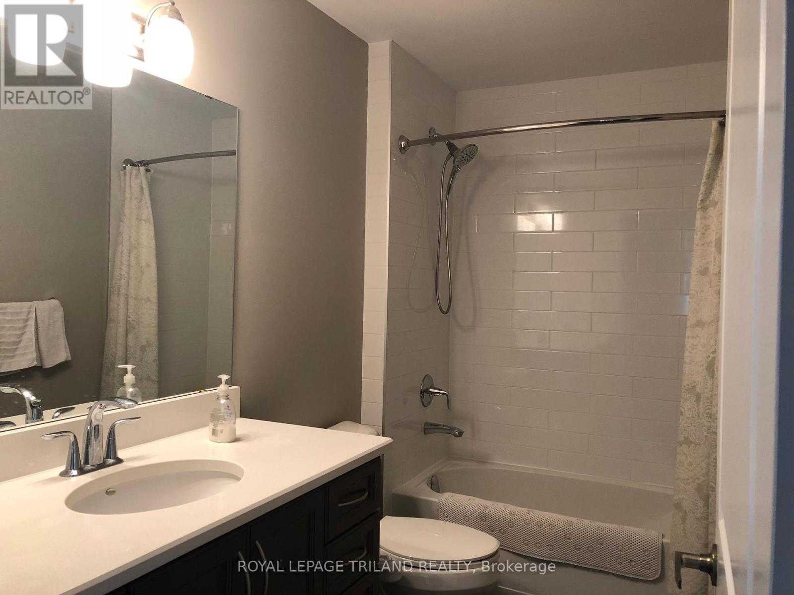 607 - 240 Villagewalk Boulevard, London North, Ontario  N6G 0W6 - Photo 12 - X12657620