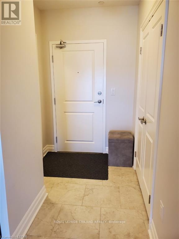 607 - 240 Villagewalk Boulevard, London North, Ontario  N6G 0W6 - Photo 4 - X12657620