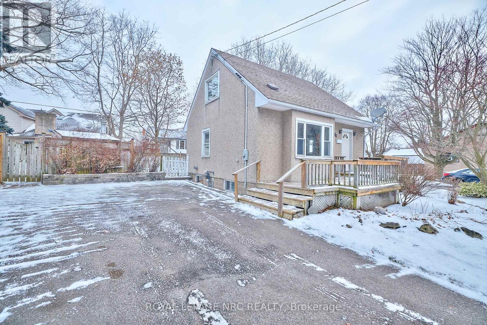 6151 Harvey Street, Niagara Falls, Ontario  L2J 2A9 - Photo 2 - X12657634
