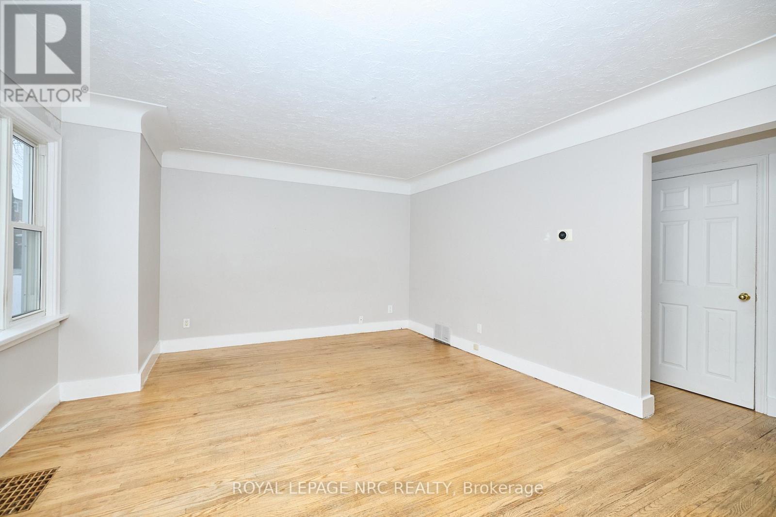 6151 Harvey Street, Niagara Falls, Ontario  L2J 2A9 - Photo 6 - X12657634