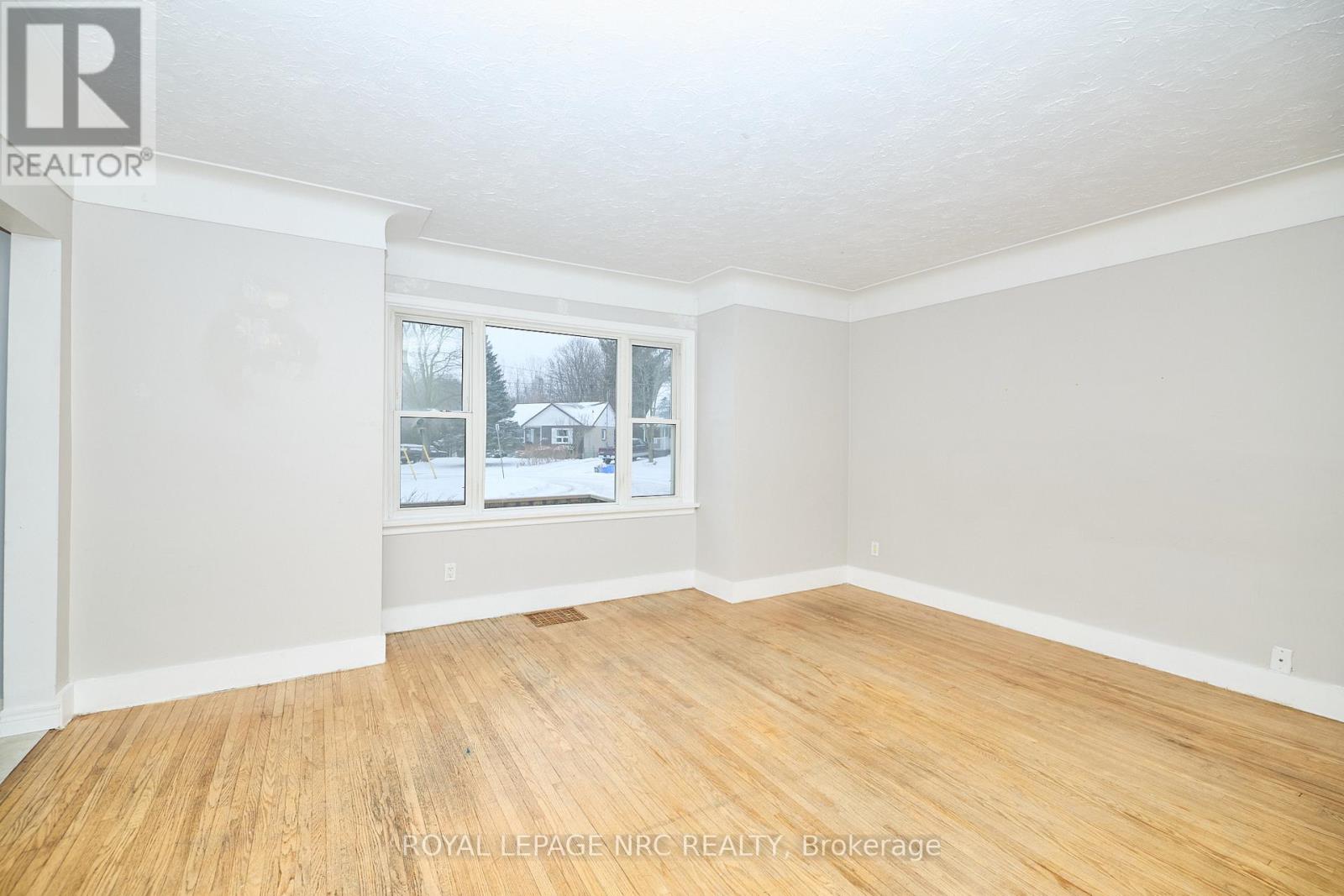 6151 Harvey Street, Niagara Falls, Ontario  L2J 2A9 - Photo 7 - X12657634