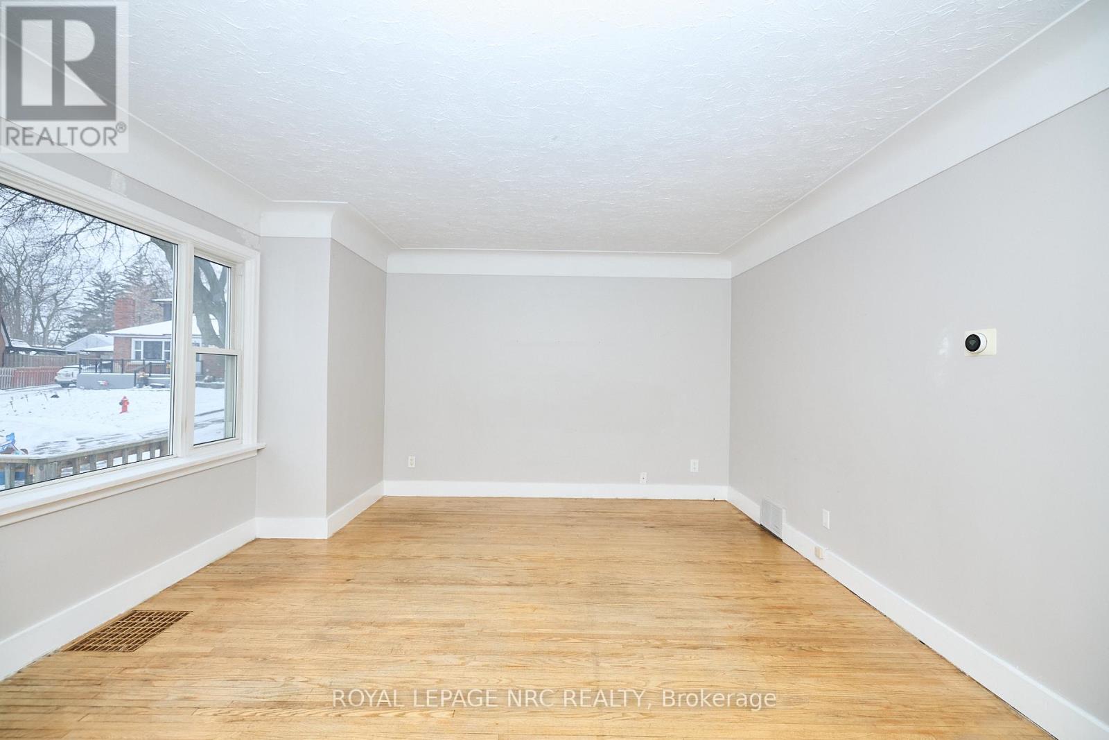 6151 Harvey Street, Niagara Falls, Ontario  L2J 2A9 - Photo 8 - X12657634