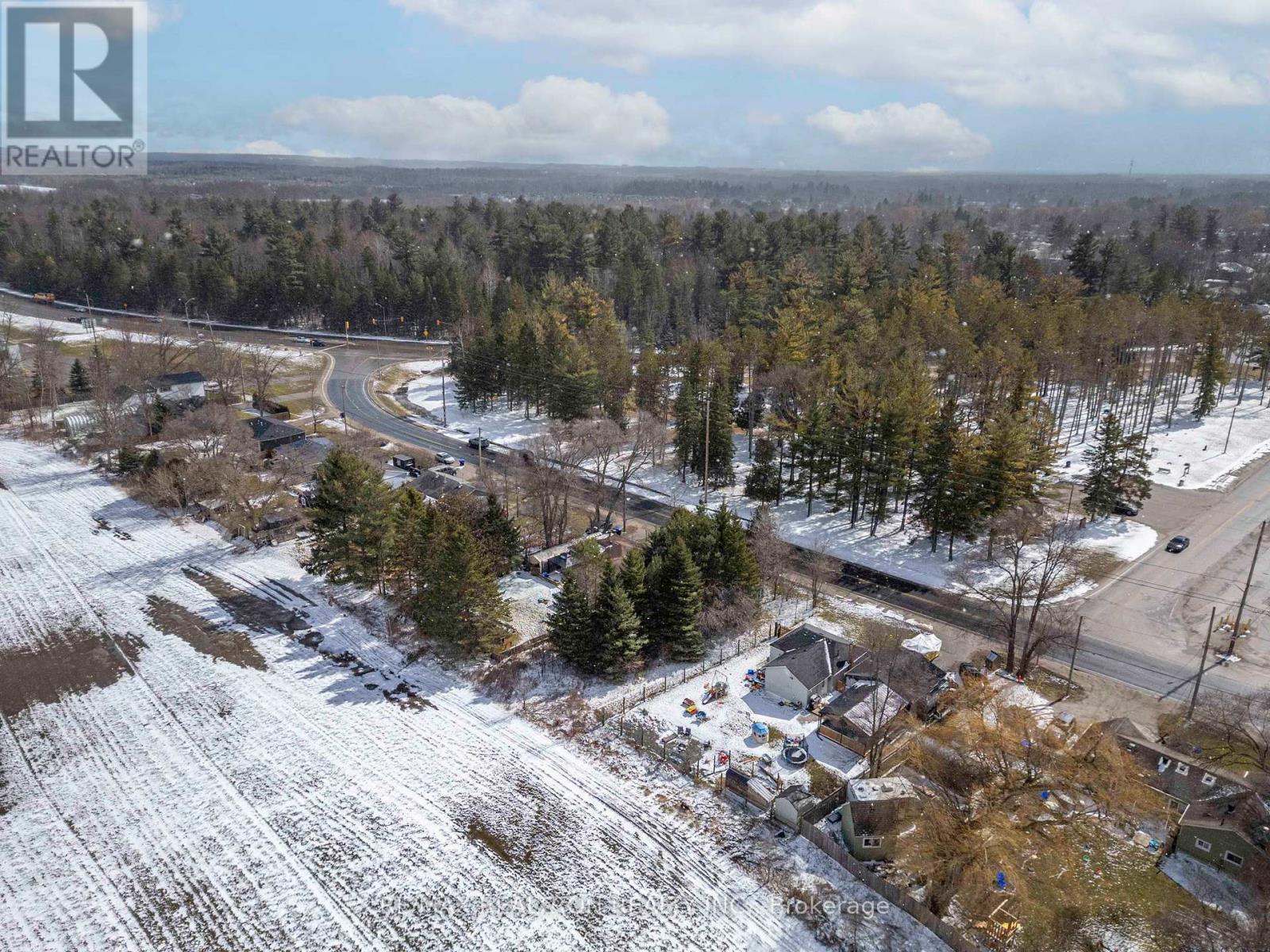 18 Brentwood Road W, Essa, Ontario  L0M 1B0 - Photo 3 - N12657668