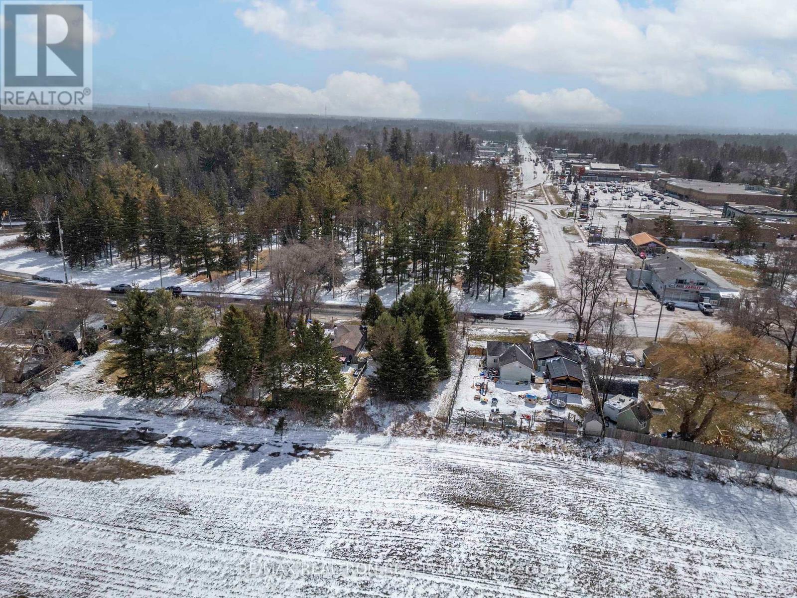 18 Brentwood Road W, Essa, Ontario  L0M 1B0 - Photo 4 - N12657668