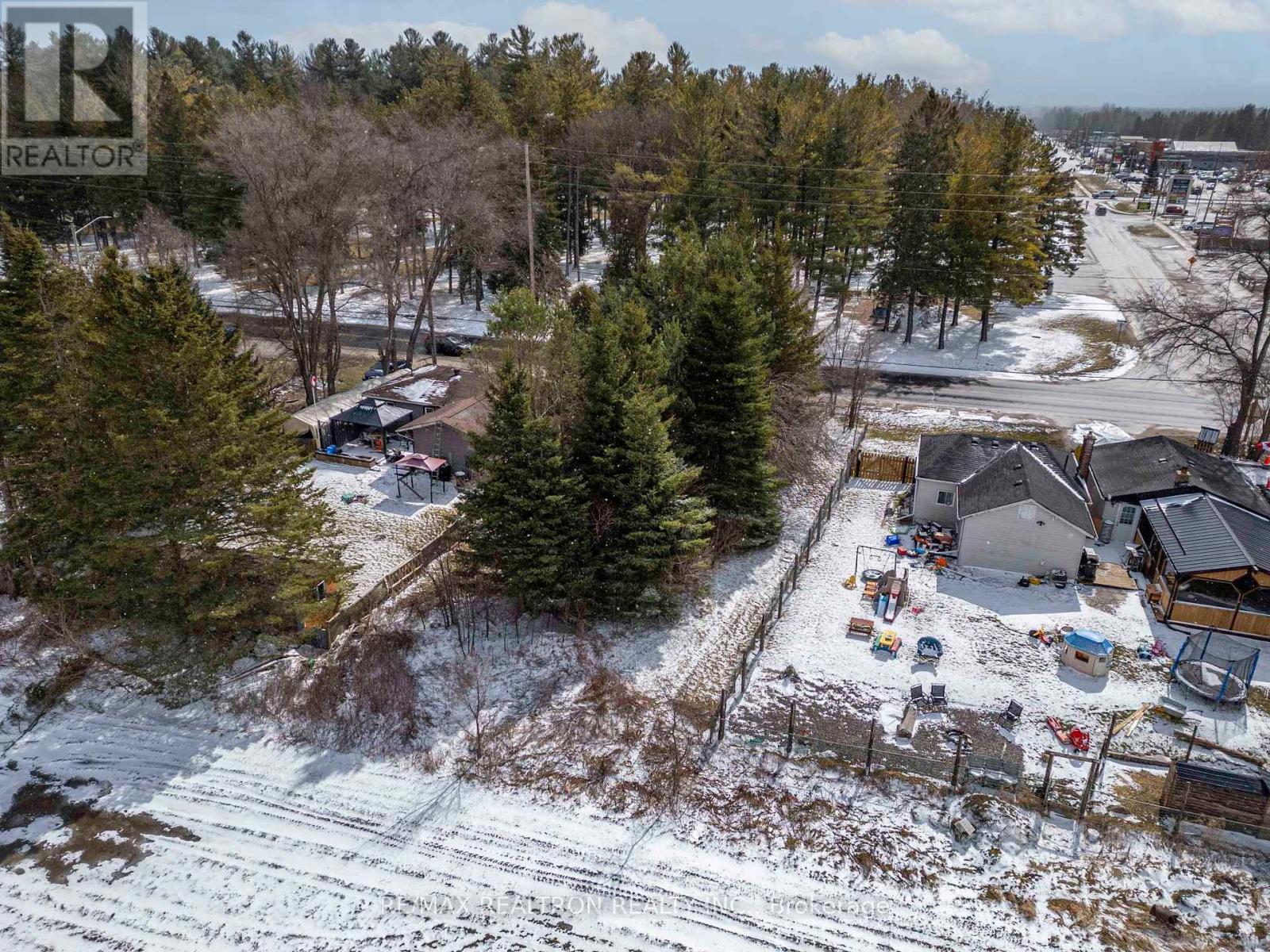 18 Brentwood Road W, Essa, Ontario  L0M 1B0 - Photo 6 - N12657668