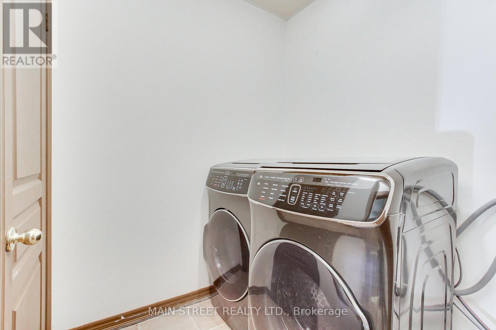 4 Cider Crescent, Richmond Hill, Ontario  L4E 4A4 - Photo 9 - N12657680