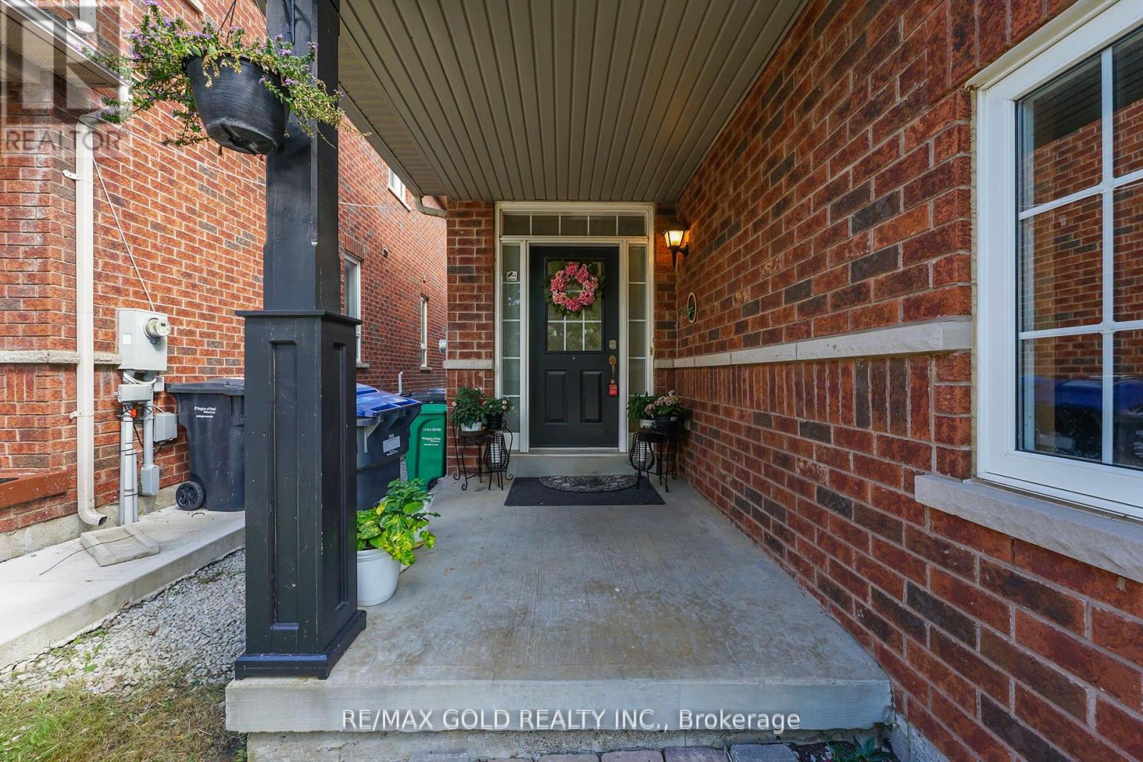 22 Nathaniel Crescent, Brampton, Ontario  L6Y 5M5 - Photo 3 - W12657624