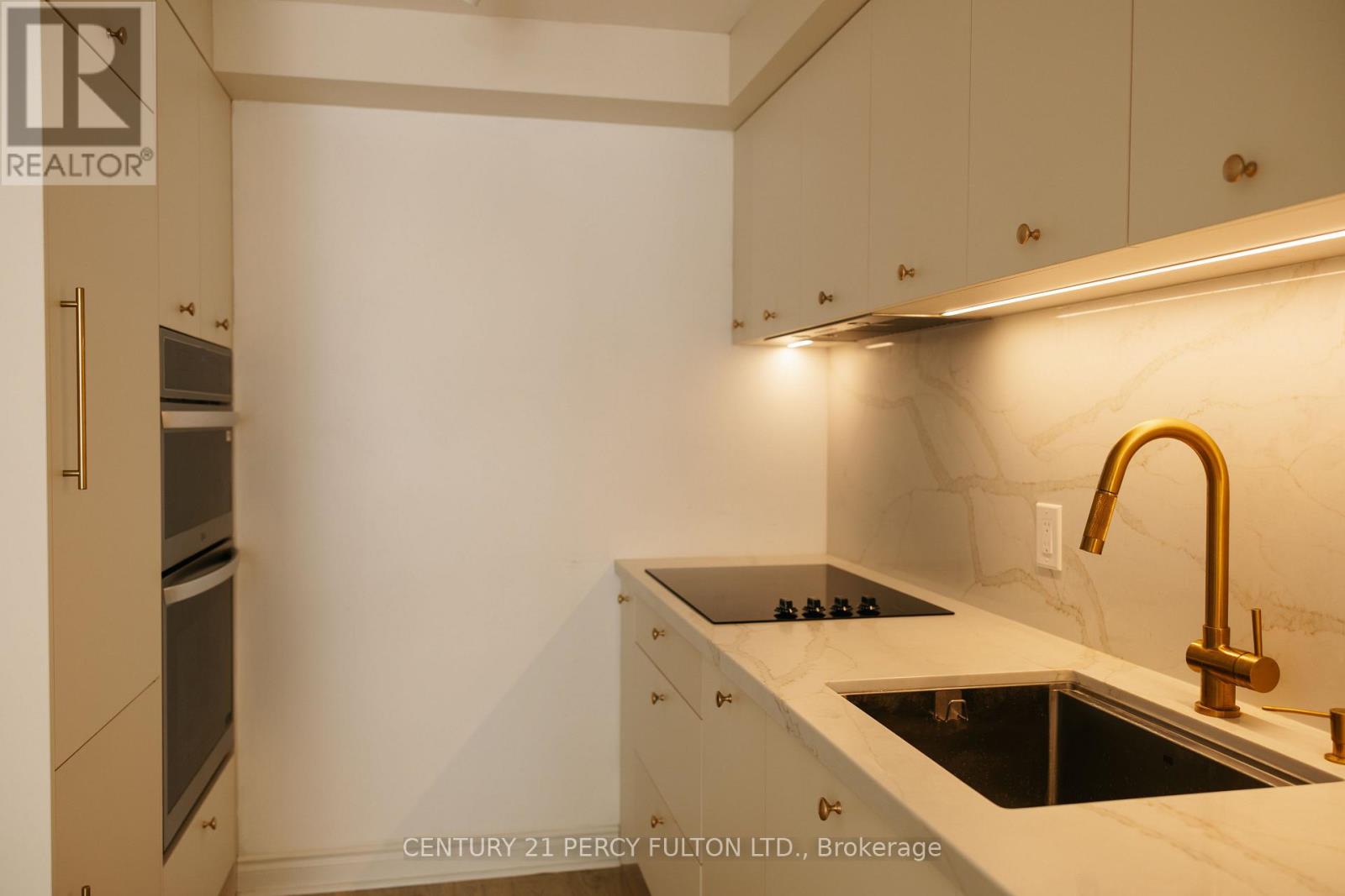 302 - 1 Ripley Avenue, Toronto, Ontario  M6S 4Z6 - Photo 6 - W12657656