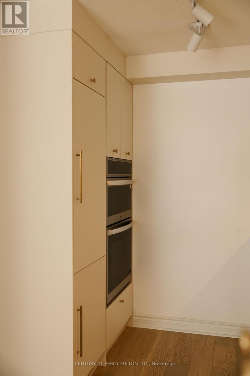 302 - 1 Ripley Avenue, Toronto, Ontario  M6S 4Z6 - Photo 7 - W12657656