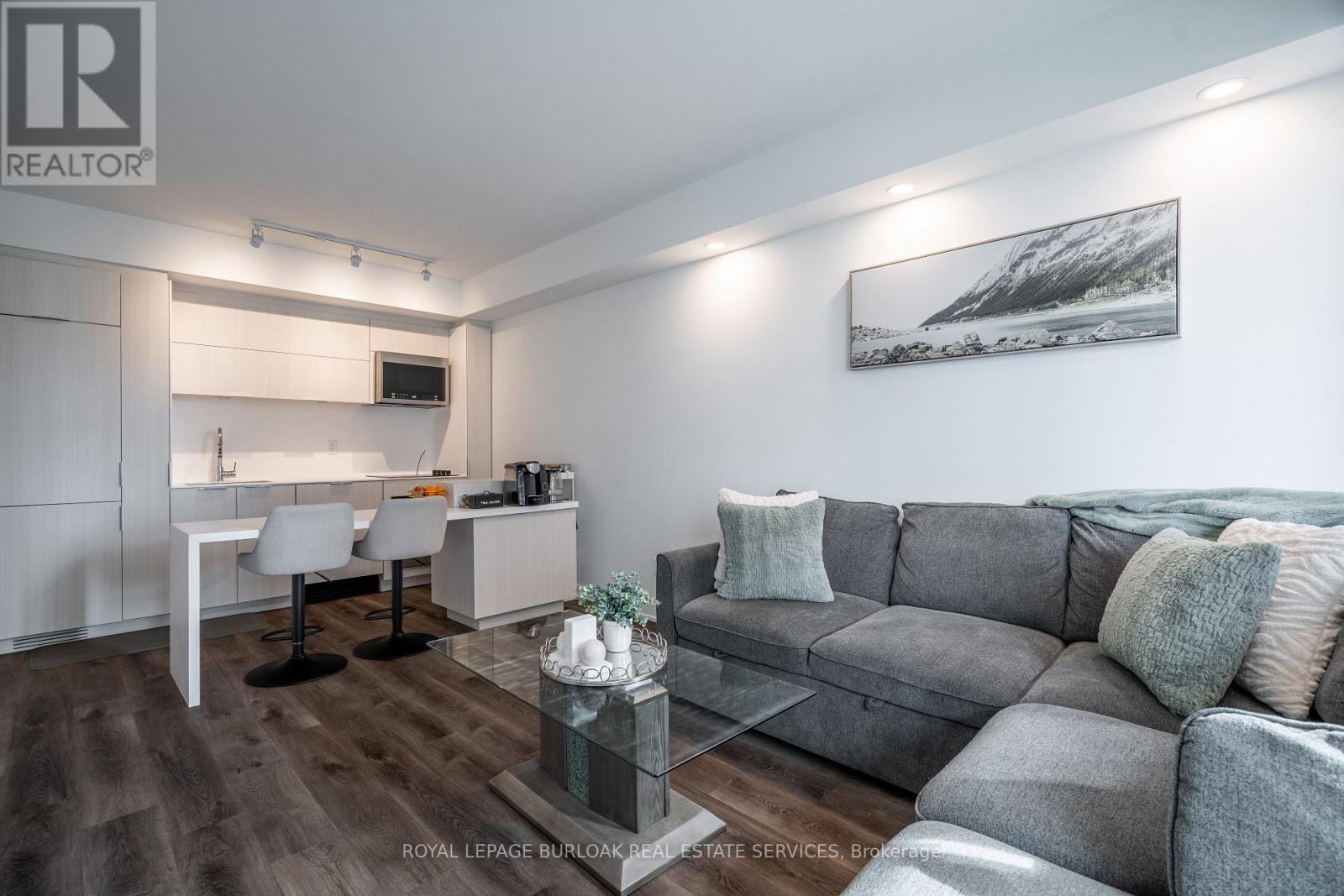 908 - 370 Martha Street, Burlington, Ontario  L7R 0G9 - Photo 10 - W12657674