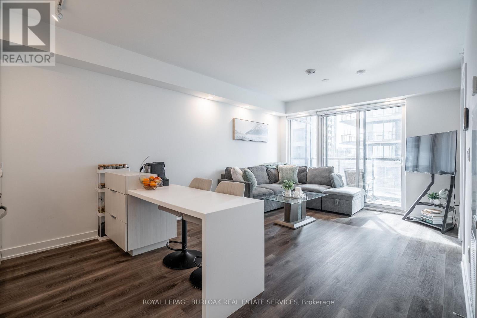 908 - 370 Martha Street, Burlington, Ontario  L7R 0G9 - Photo 4 - W12657674