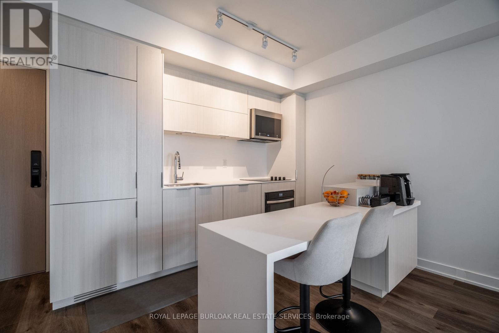 908 - 370 Martha Street, Burlington, Ontario  L7R 0G9 - Photo 5 - W12657674