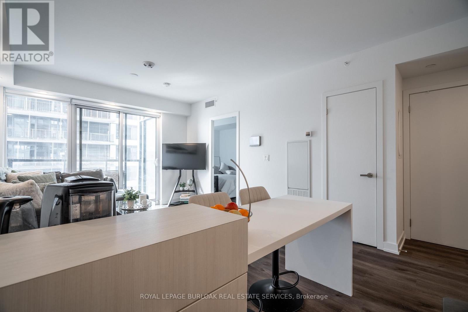 908 - 370 Martha Street, Burlington, Ontario  L7R 0G9 - Photo 7 - W12657674