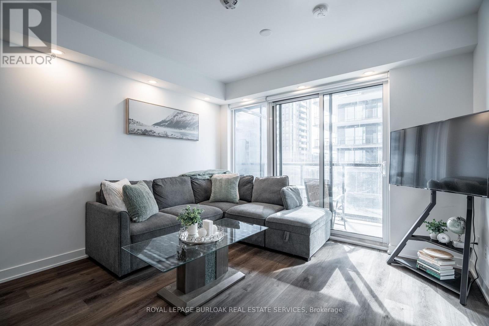 908 - 370 Martha Street, Burlington, Ontario  L7R 0G9 - Photo 8 - W12657674