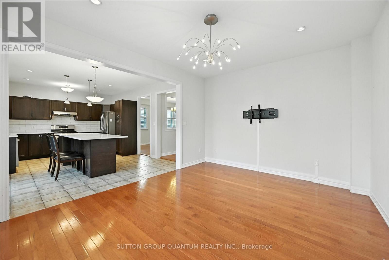 167 Alessio Drive, Hamilton, Ontario  L9B 0E9 - Photo 14 - X12657658