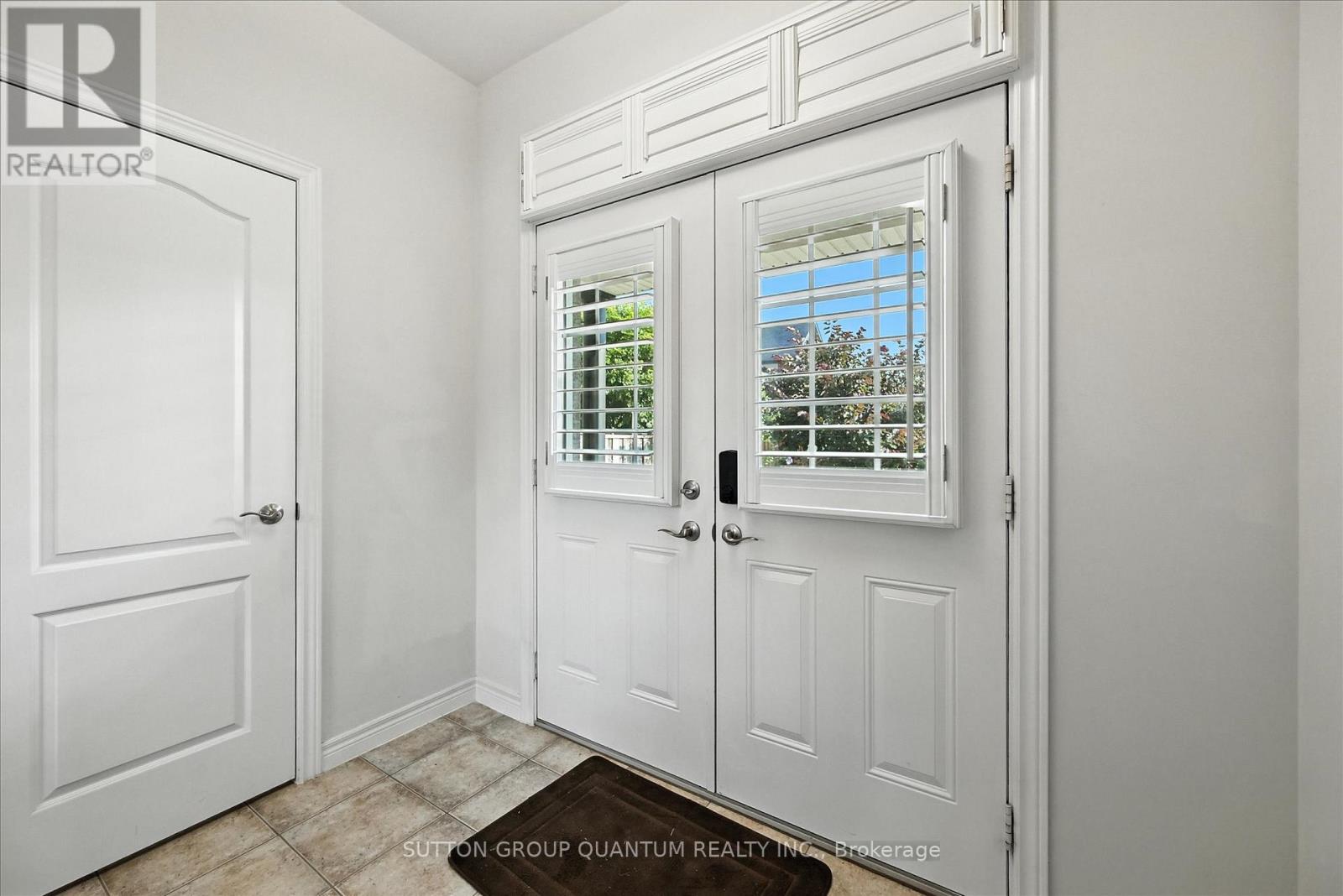 167 Alessio Drive, Hamilton, Ontario  L9B 0E9 - Photo 2 - X12657658