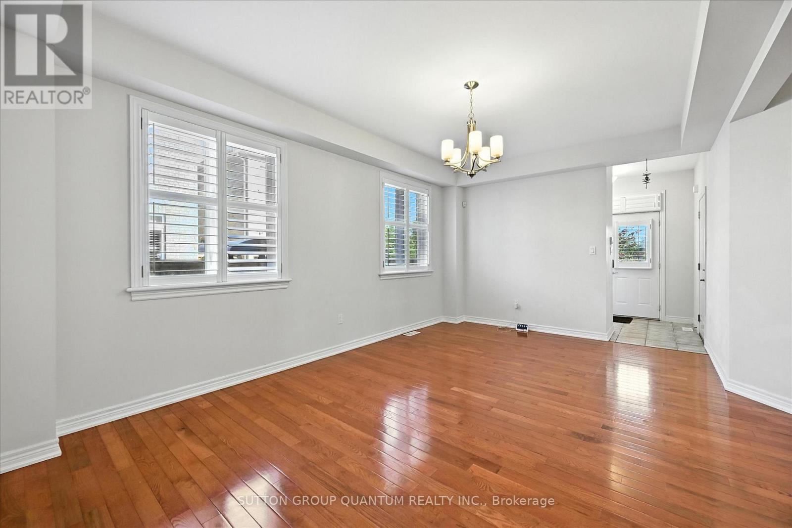 167 Alessio Drive, Hamilton, Ontario  L9B 0E9 - Photo 5 - X12657658