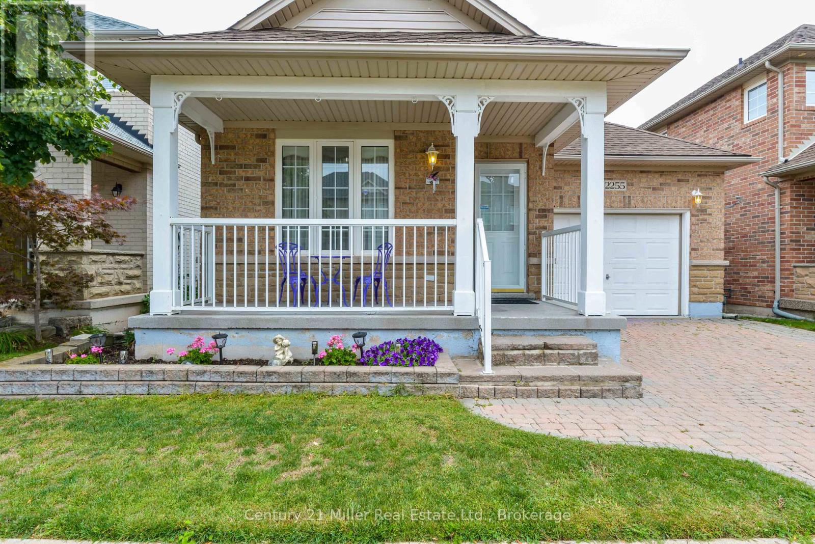 2255 Grouse Lane, Oakville, Ontario  L6M 3Z8 - Photo 3 - W12657714