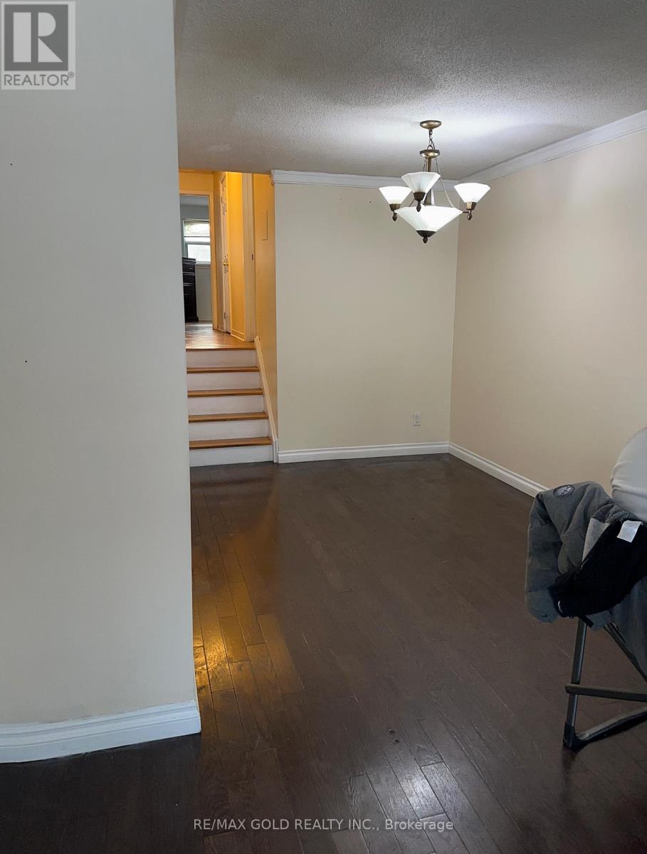 30 Greenwood Crescent E, Brampton, Ontario  L6S 1T3 - Photo 6 - W12482127