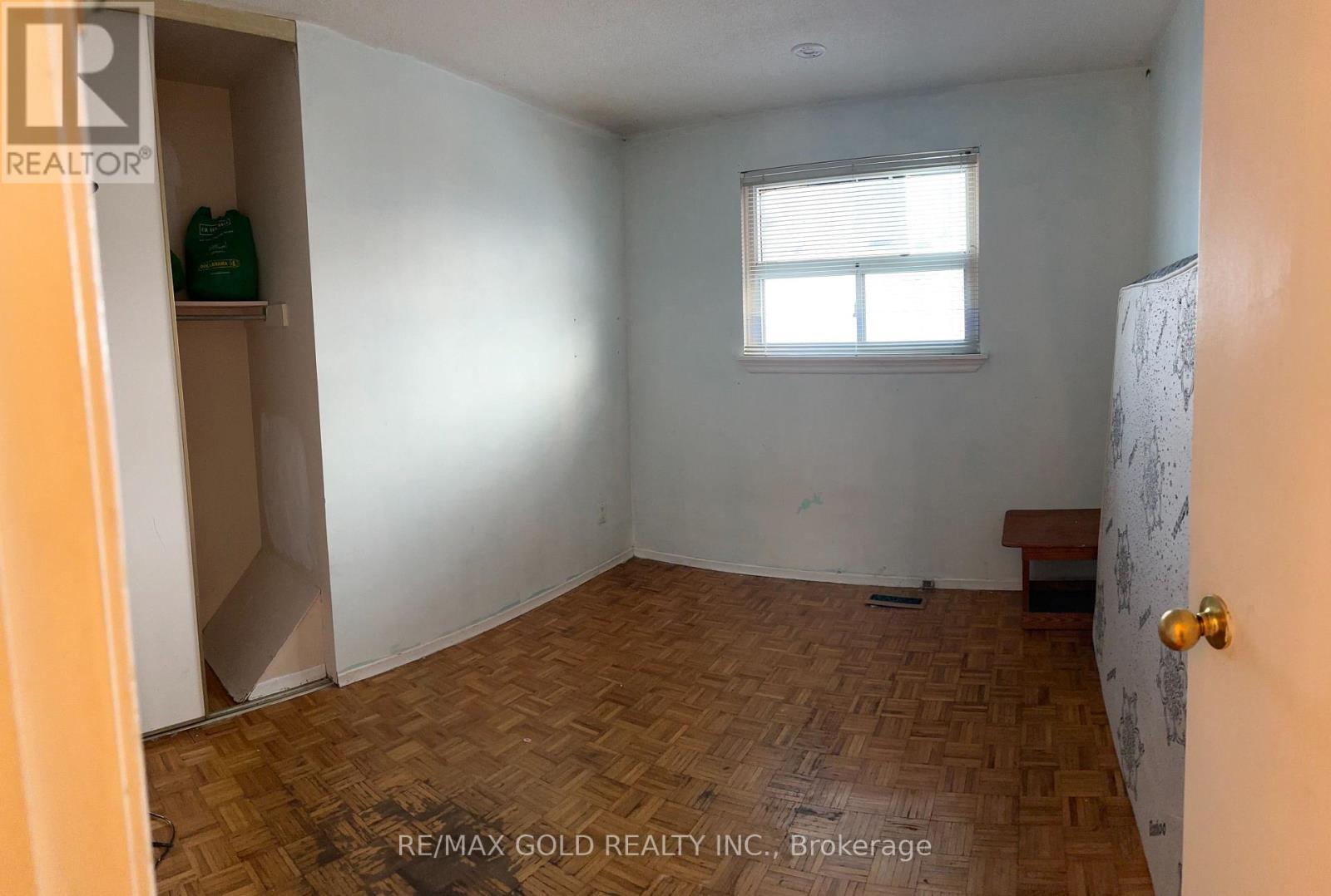 30 Greenwood Crescent E, Brampton, Ontario  L6S 1T3 - Photo 14 - W12482127