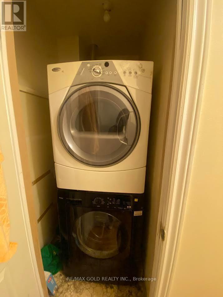 30 Greenwood Crescent E, Brampton, Ontario  L6S 1T3 - Photo 10 - W12482127