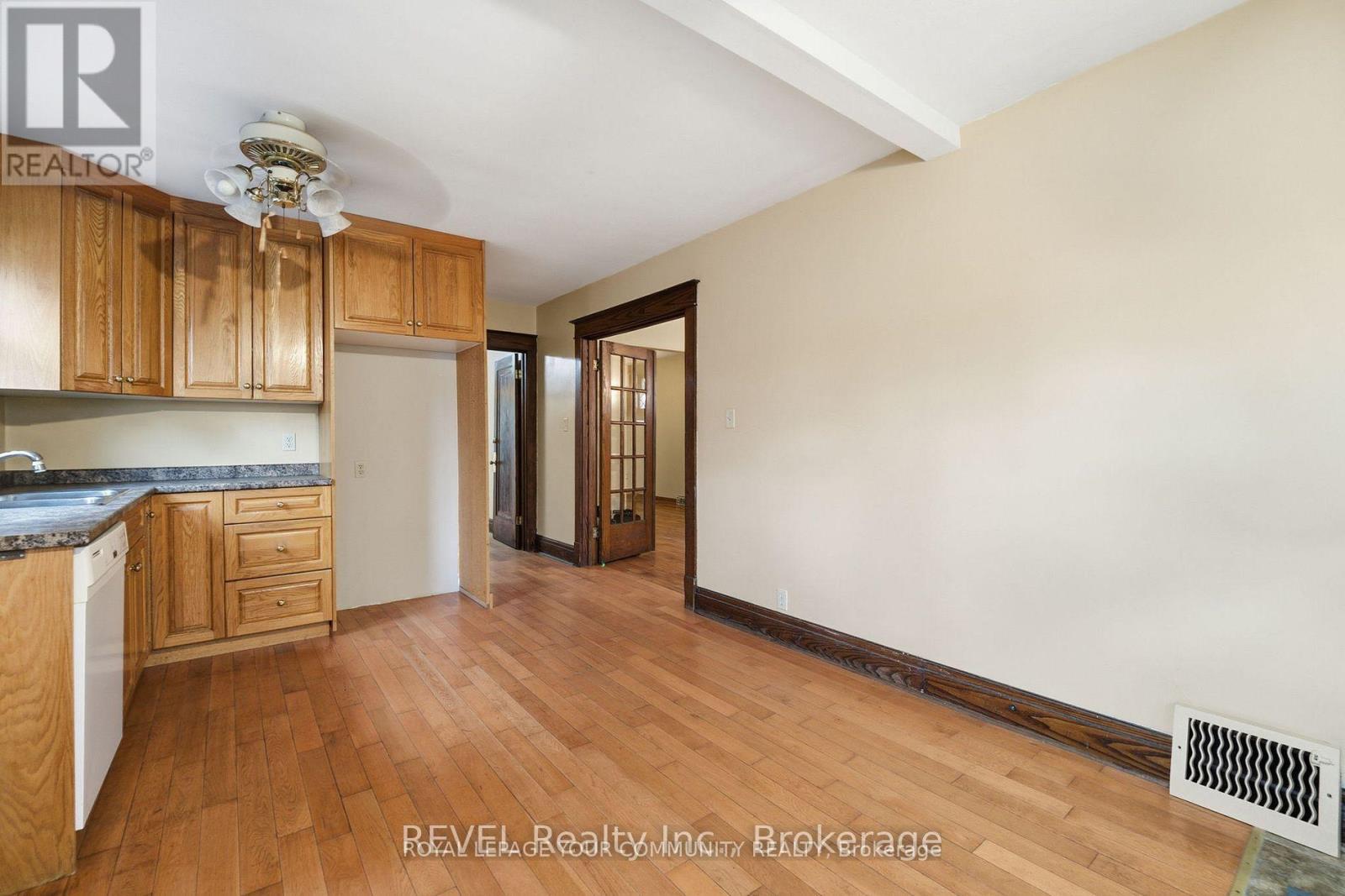 Upper - 4899 Morrison Street, Niagara Falls, Ontario  L2E 2C6 - Photo 6 - X12608206