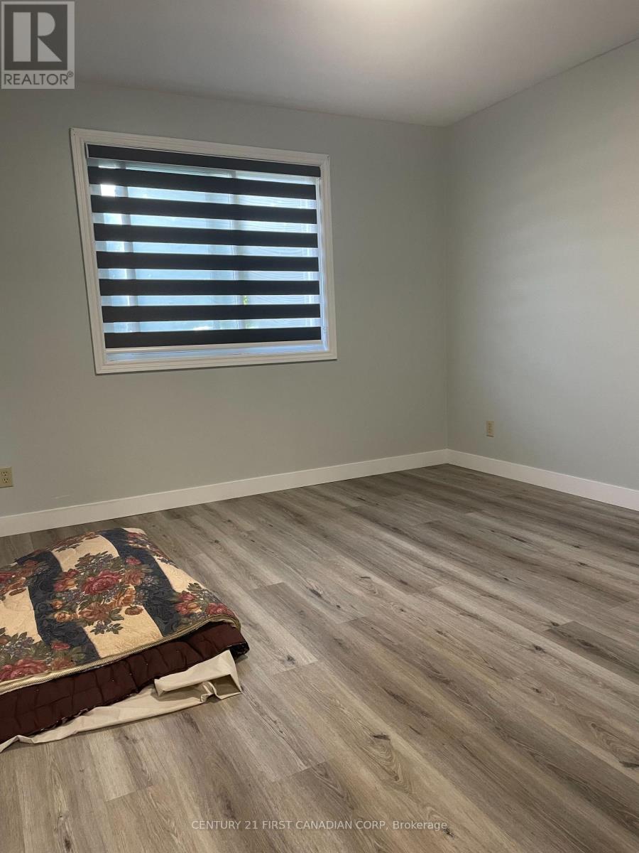 1044 Cree Avenue, Woodstock, Ontario  N4T 1A2 - Photo 9 - X12657708