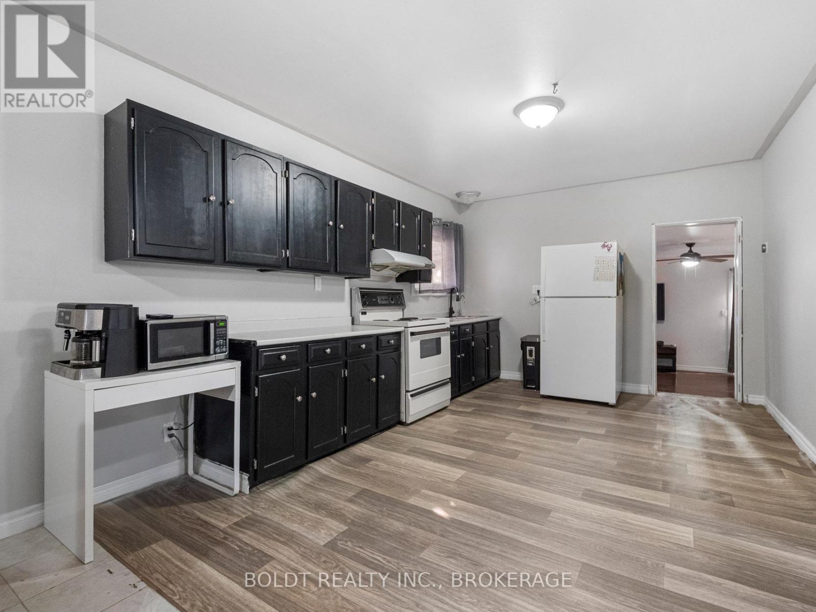 224 Oakdale Avenue, St. Catharines, Ontario  L2P 2K7 - Photo 11 - X12657710