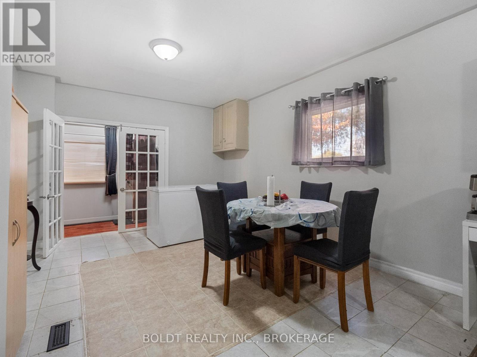 224 Oakdale Avenue, St. Catharines, Ontario  L2P 2K7 - Photo 13 - X12657710