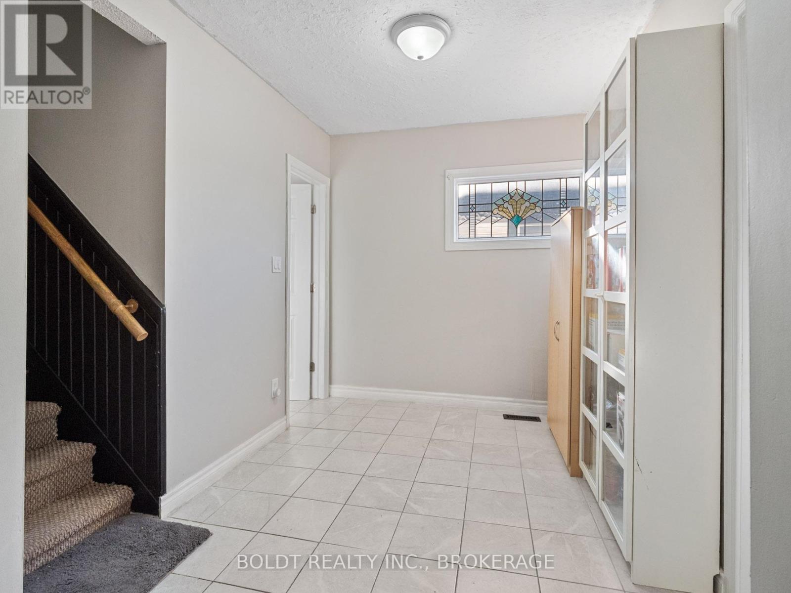 224 Oakdale Avenue, St. Catharines, Ontario  L2P 2K7 - Photo 14 - X12657710