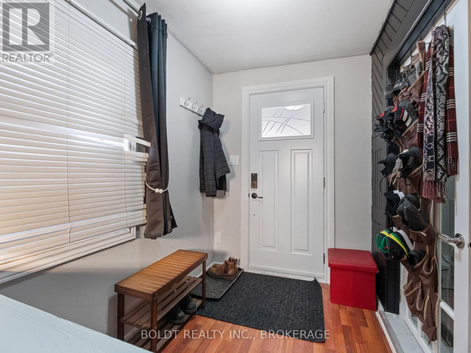 224 Oakdale Avenue, St. Catharines, Ontario  L2P 2K7 - Photo 4 - X12657710