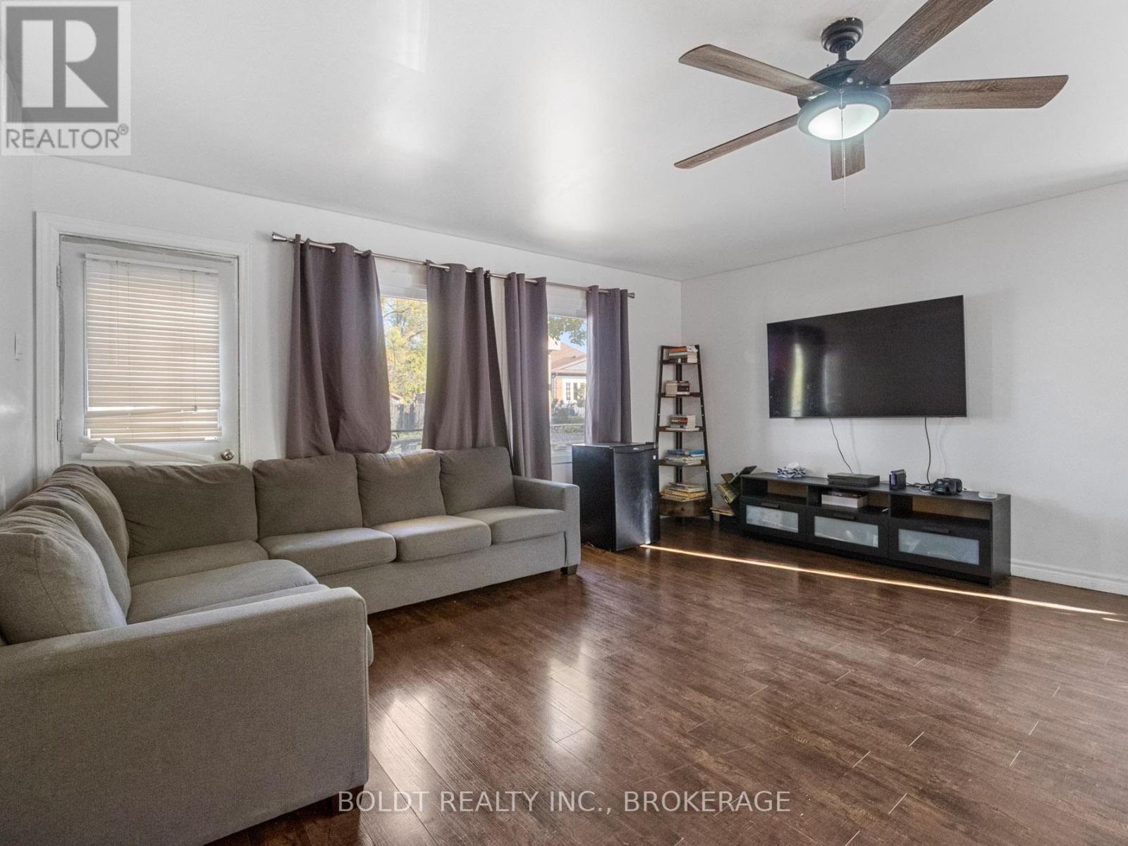 224 Oakdale Avenue, St. Catharines, Ontario  L2P 2K7 - Photo 7 - X12657710