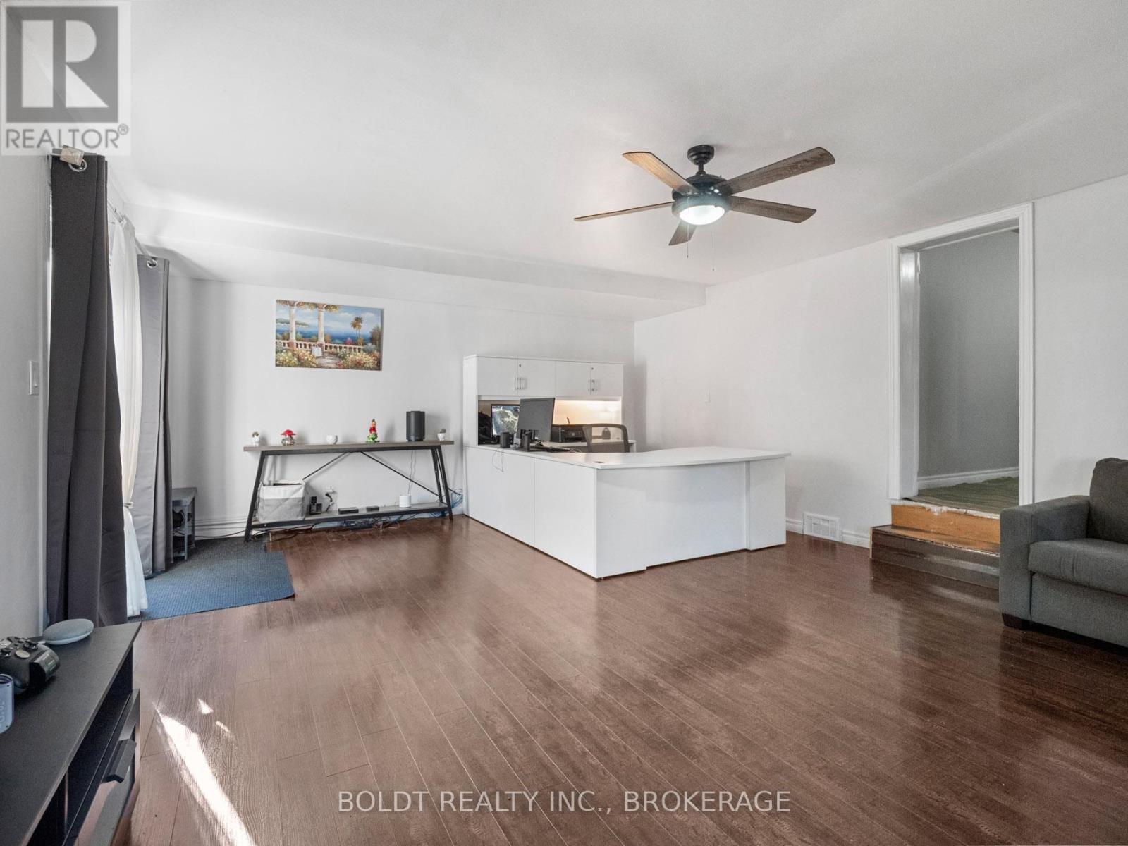 224 Oakdale Avenue, St. Catharines, Ontario  L2P 2K7 - Photo 9 - X12657710