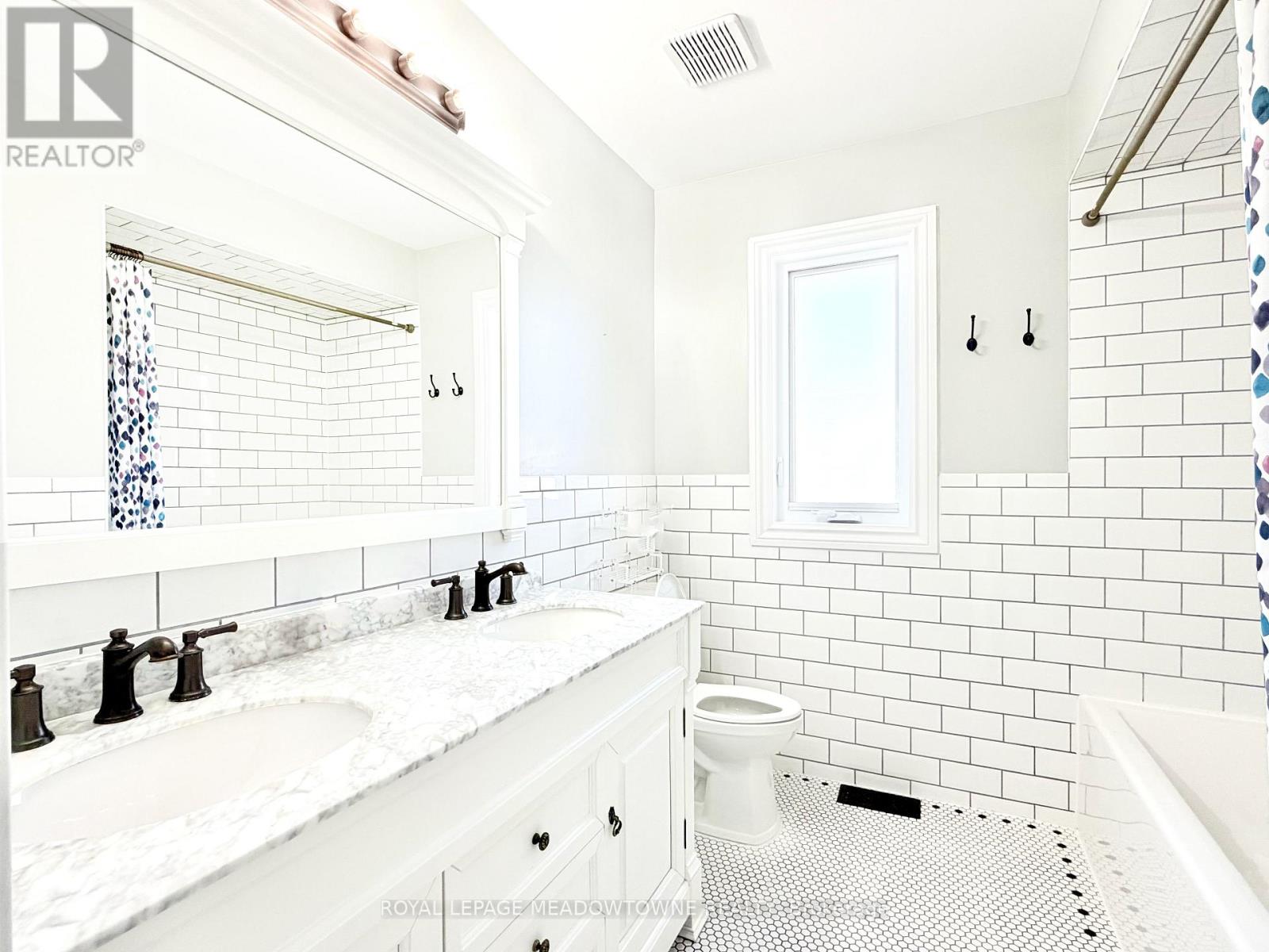 17 Kersdale Avenue, Toronto, Ontario  M6M 1C9 - Photo 13 - W12657720