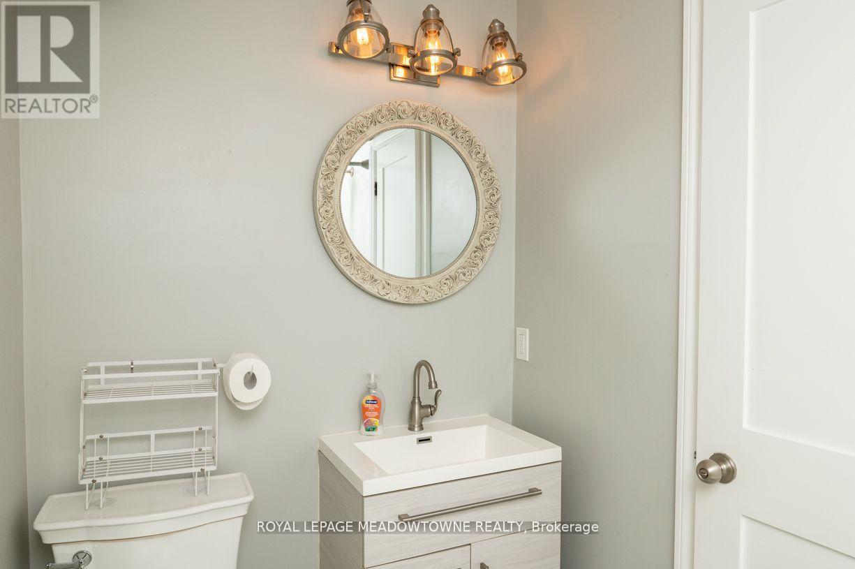 17 Kersdale Avenue, Toronto, Ontario  M6M 1C9 - Photo 8 - W12657720