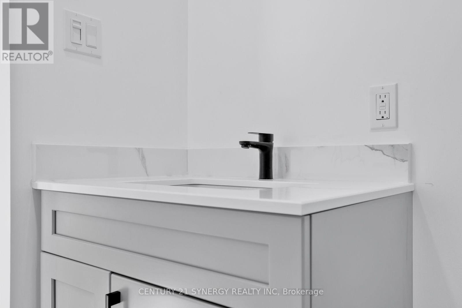 6 - 598 Kirkwood Avenue, Ottawa, Ontario  K1Z 5X4 - Photo 4 - X12657758