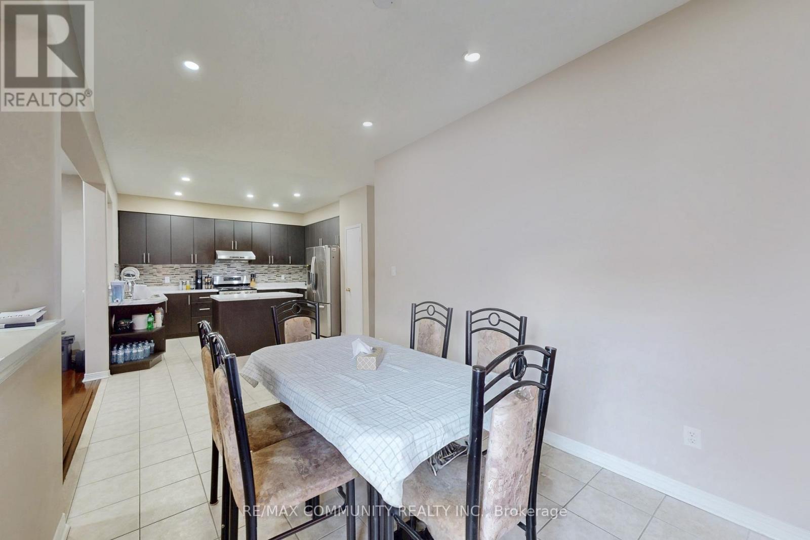 10 Oxfordshire Street, Markham, Ontario  L6C 2E1 - Photo 10 - N12657774