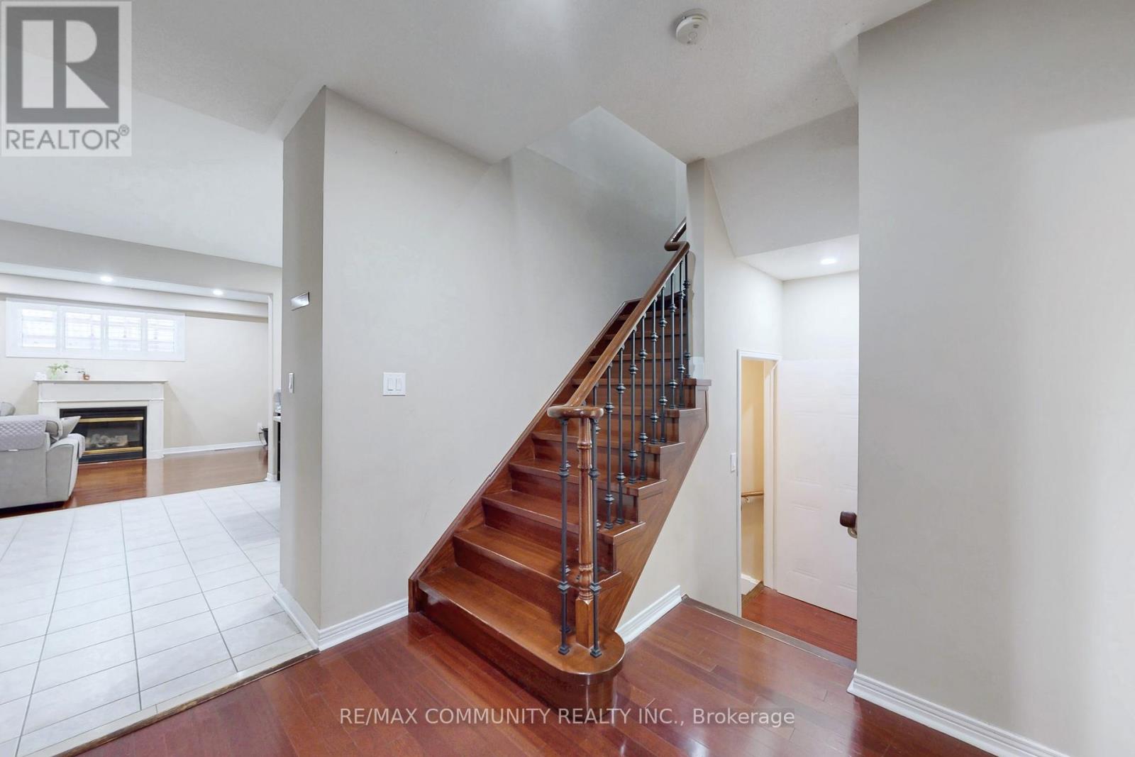 10 Oxfordshire Street, Markham, Ontario  L6C 2E1 - Photo 16 - N12657774