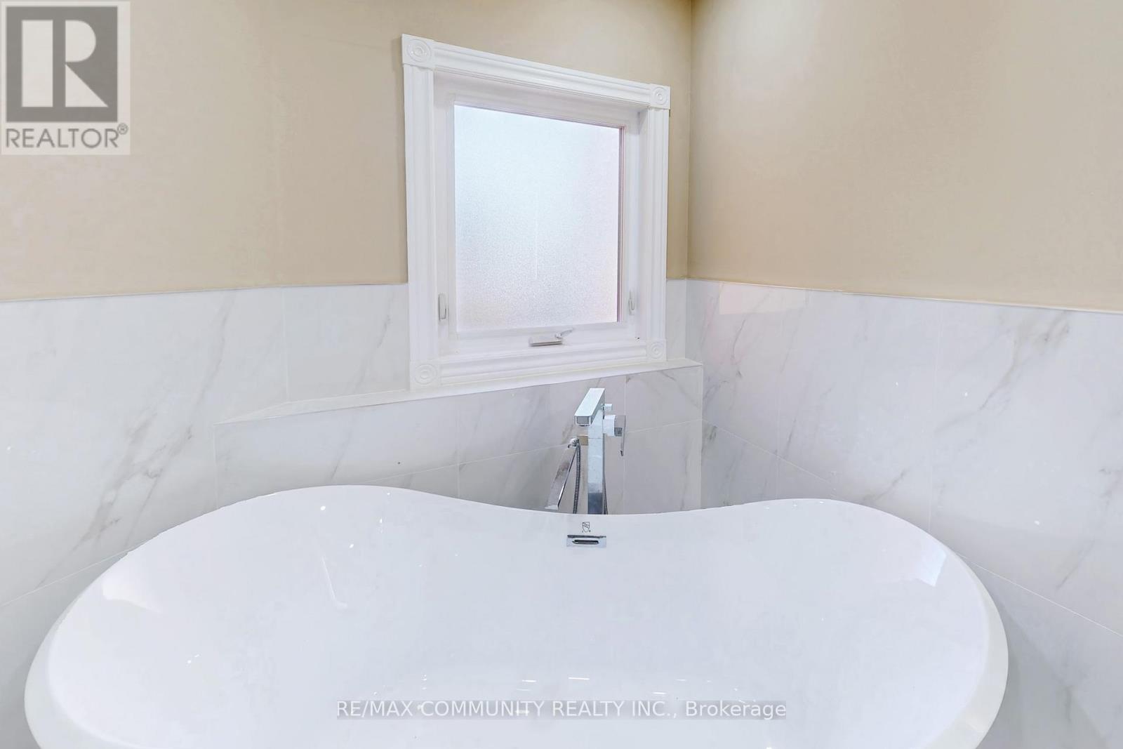 10 Oxfordshire Street, Markham, Ontario  L6C 2E1 - Photo 25 - N12657774