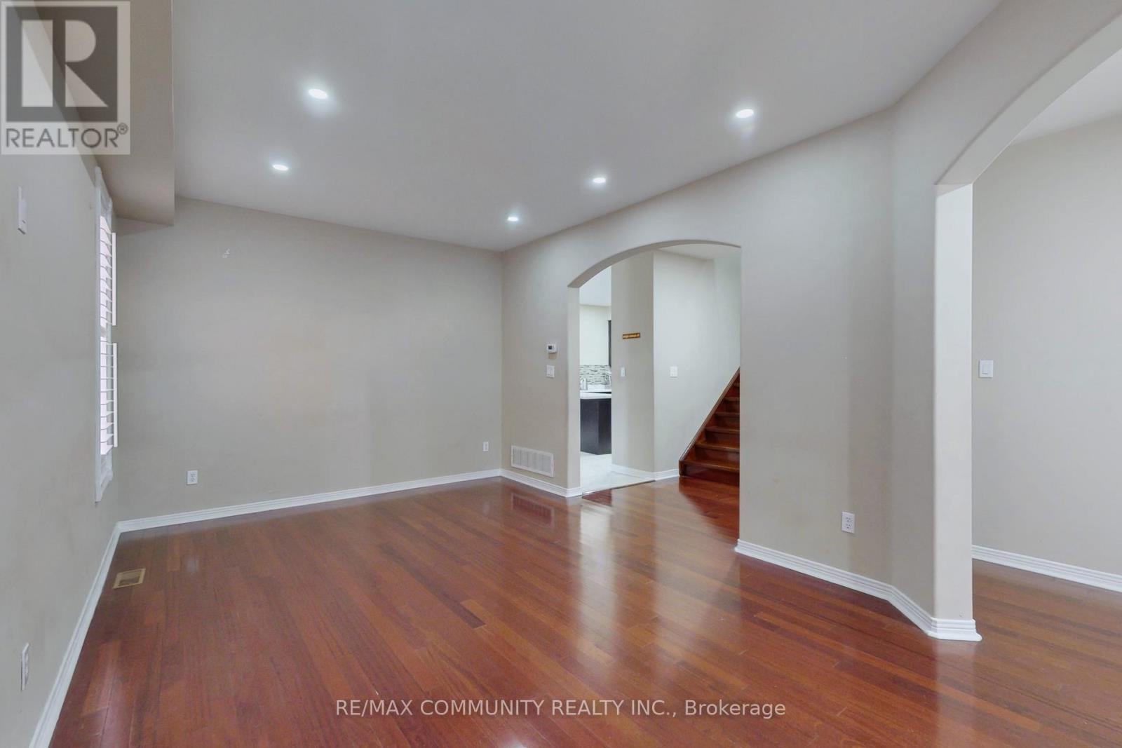 10 Oxfordshire Street, Markham, Ontario  L6C 2E1 - Photo 5 - N12657774