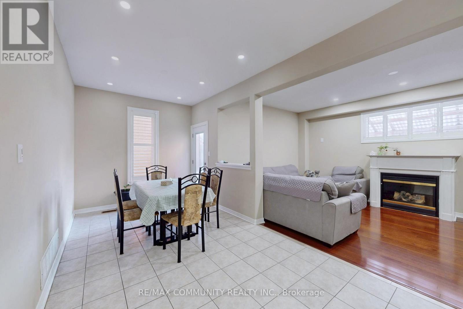 10 Oxfordshire Street, Markham, Ontario  L6C 2E1 - Photo 9 - N12657774