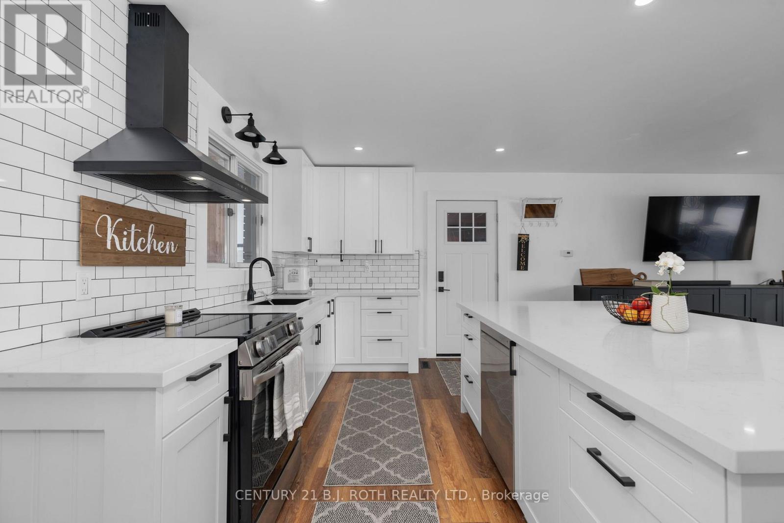 5812 County Rd 90, Springwater, Ontario  L0M 1T2 - Photo 11 - S12657728