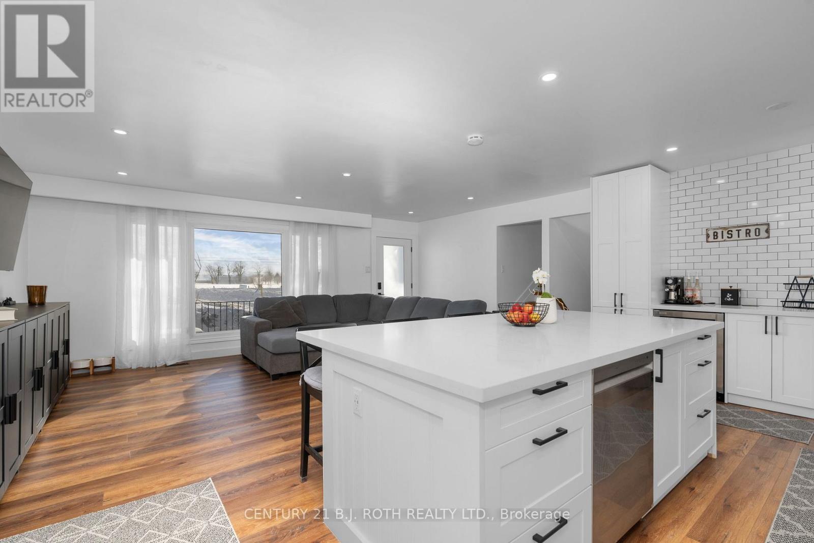 5812 County Rd 90, Springwater, Ontario  L0M 1T2 - Photo 12 - S12657728