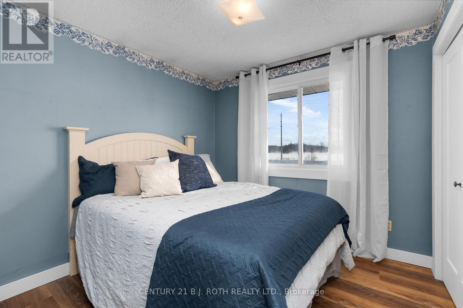 5812 County Rd 90, Springwater, Ontario  L0M 1T2 - Photo 14 - S12657728